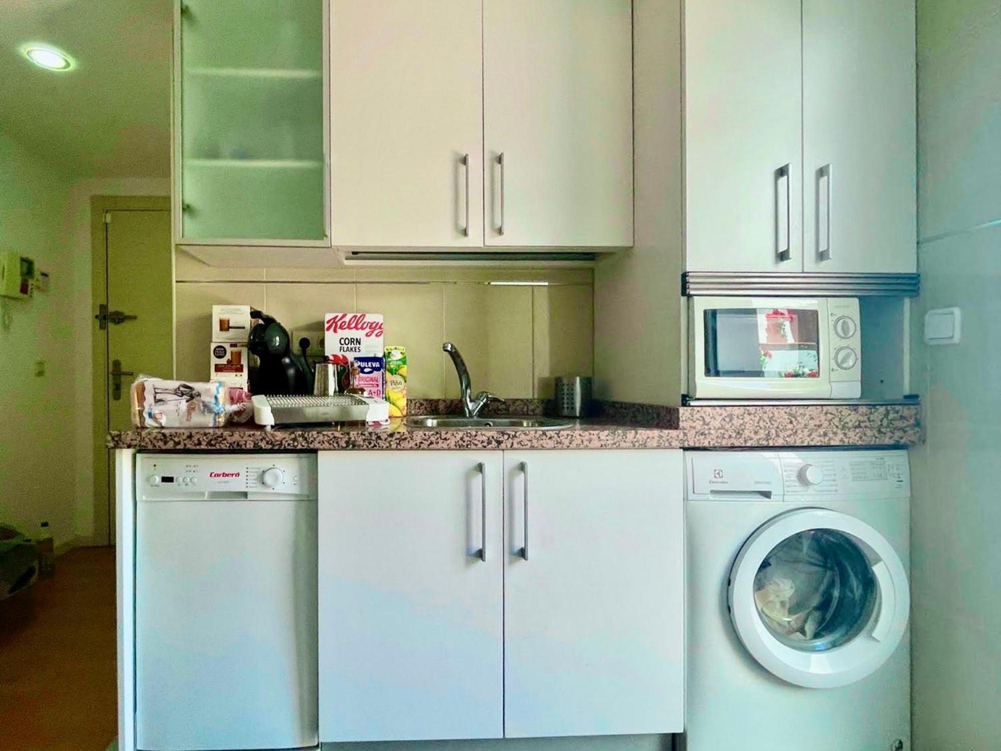Maravilloso Apartamento Centrico De 70M2, Jardin Propio 40M2 Con Piscina Para Ninos Y Parking Opcional Malaga Exterior photo